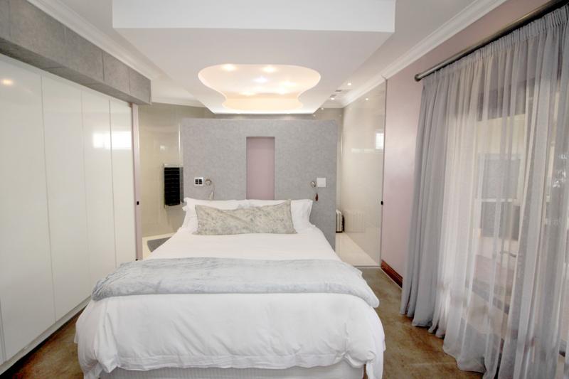 5 Bedroom Property for Sale in Linkside Western Cape